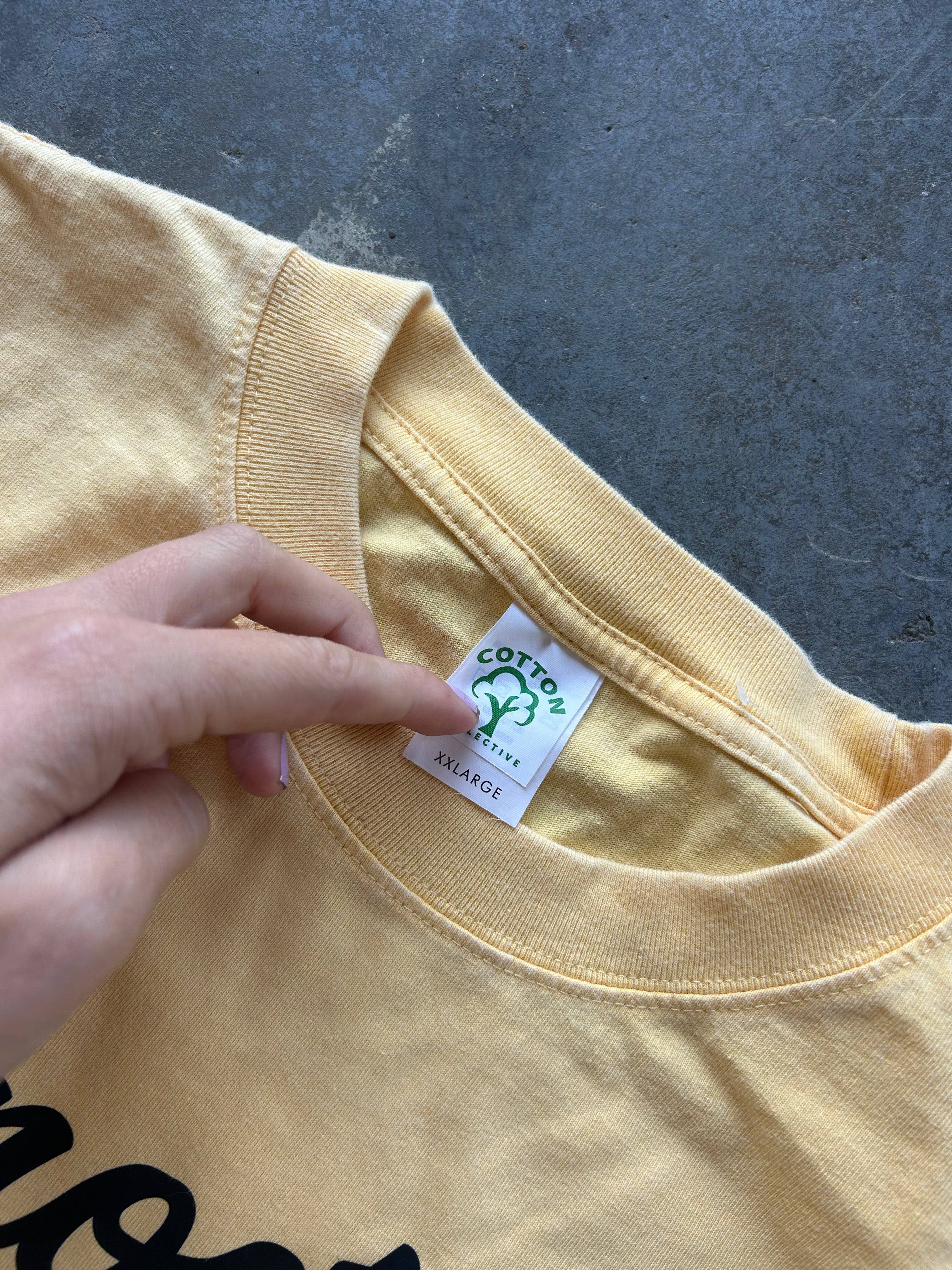 Close up of a XXL tag