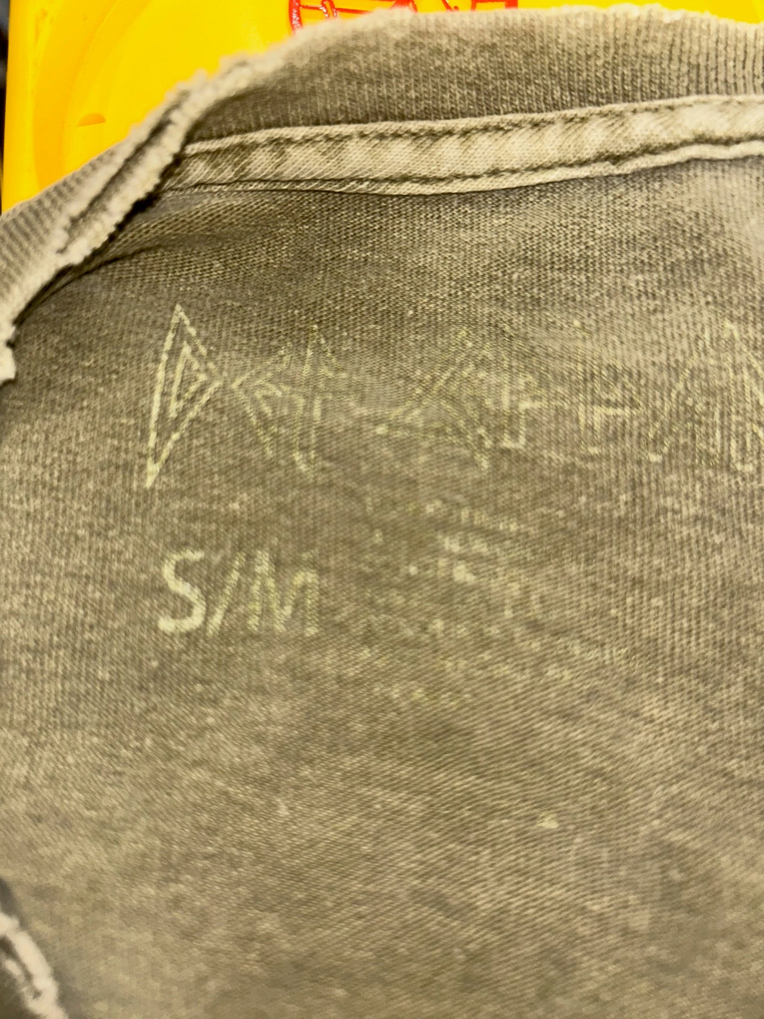 Def Leopard Band Tee (Size S/M) | VIP Warehouse Sale