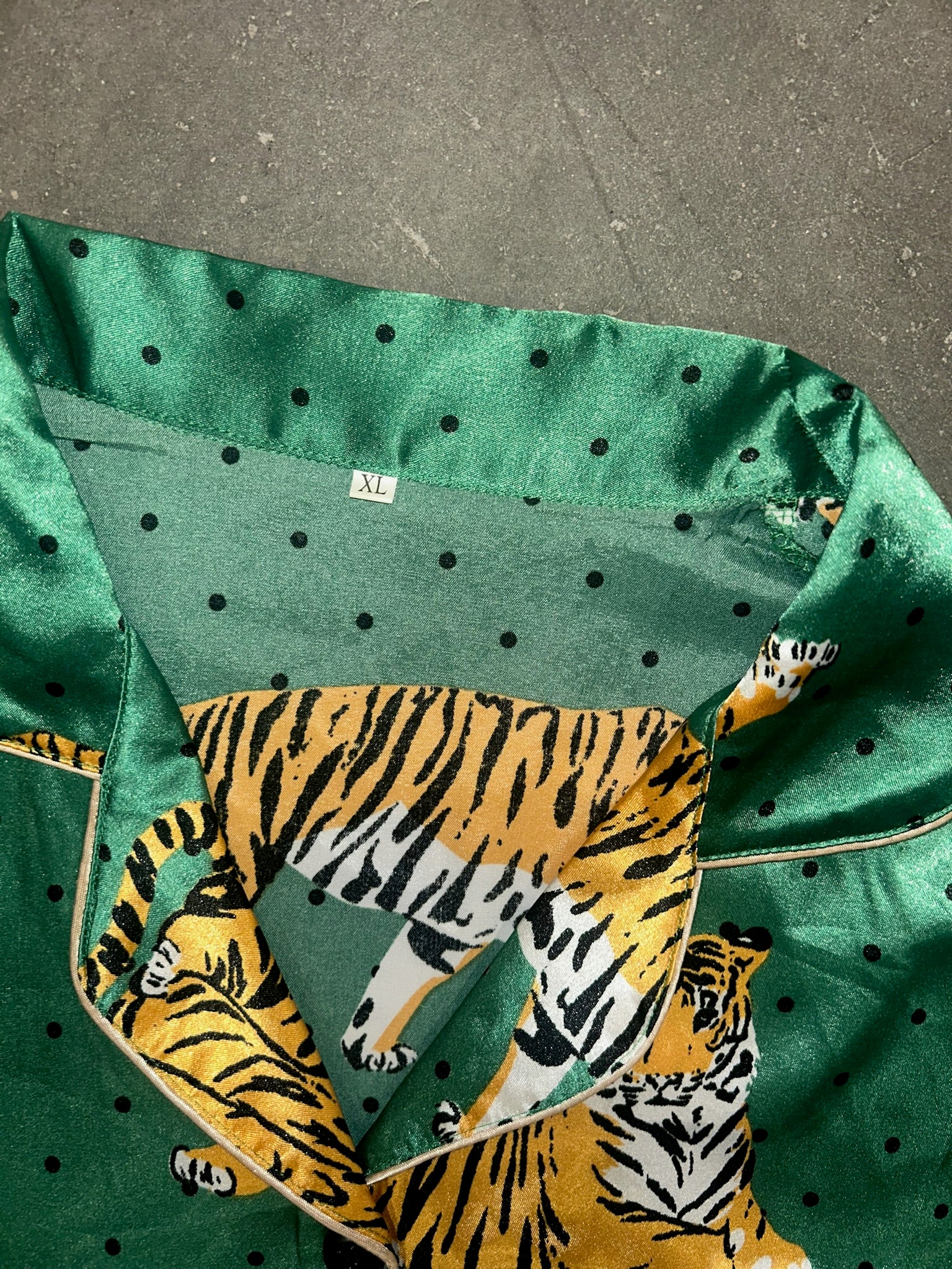 Tiger Button Up Top (Size XL) | VIP Warehouse Sale