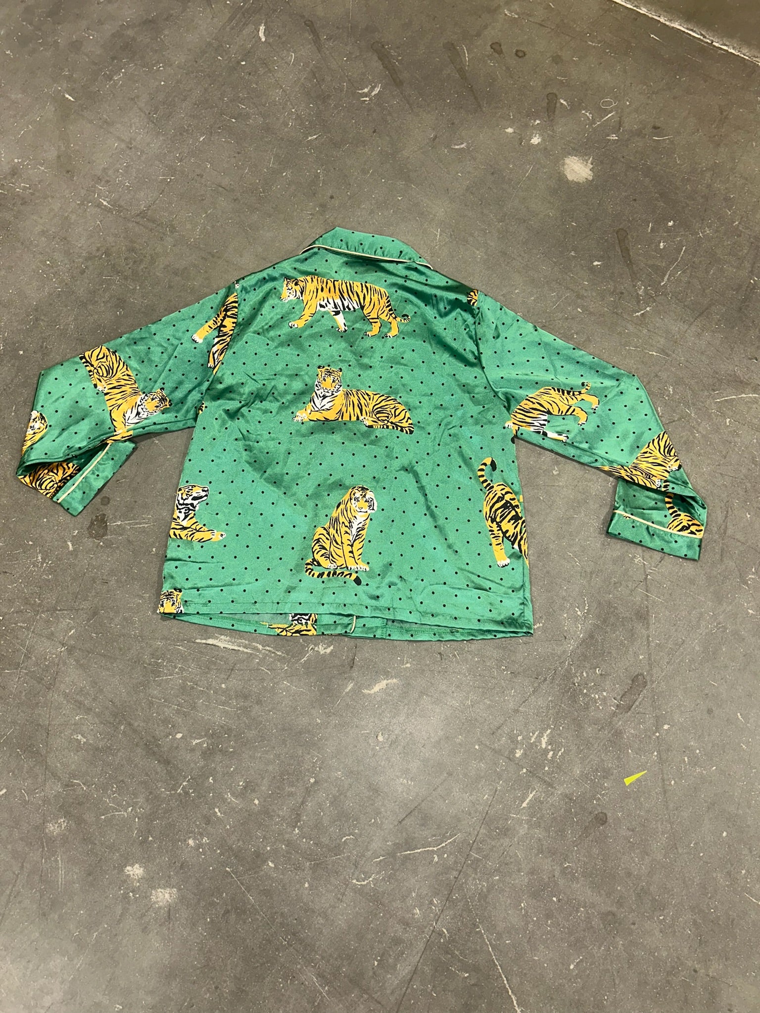 Tiger Button Up Top (Size XL) | VIP Warehouse Sale