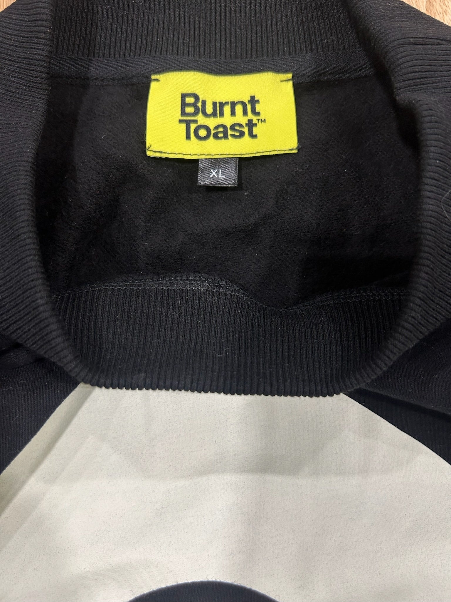 8 Ball No Hard Feelings Crew (Size XL) | VIP Warehouse Sale