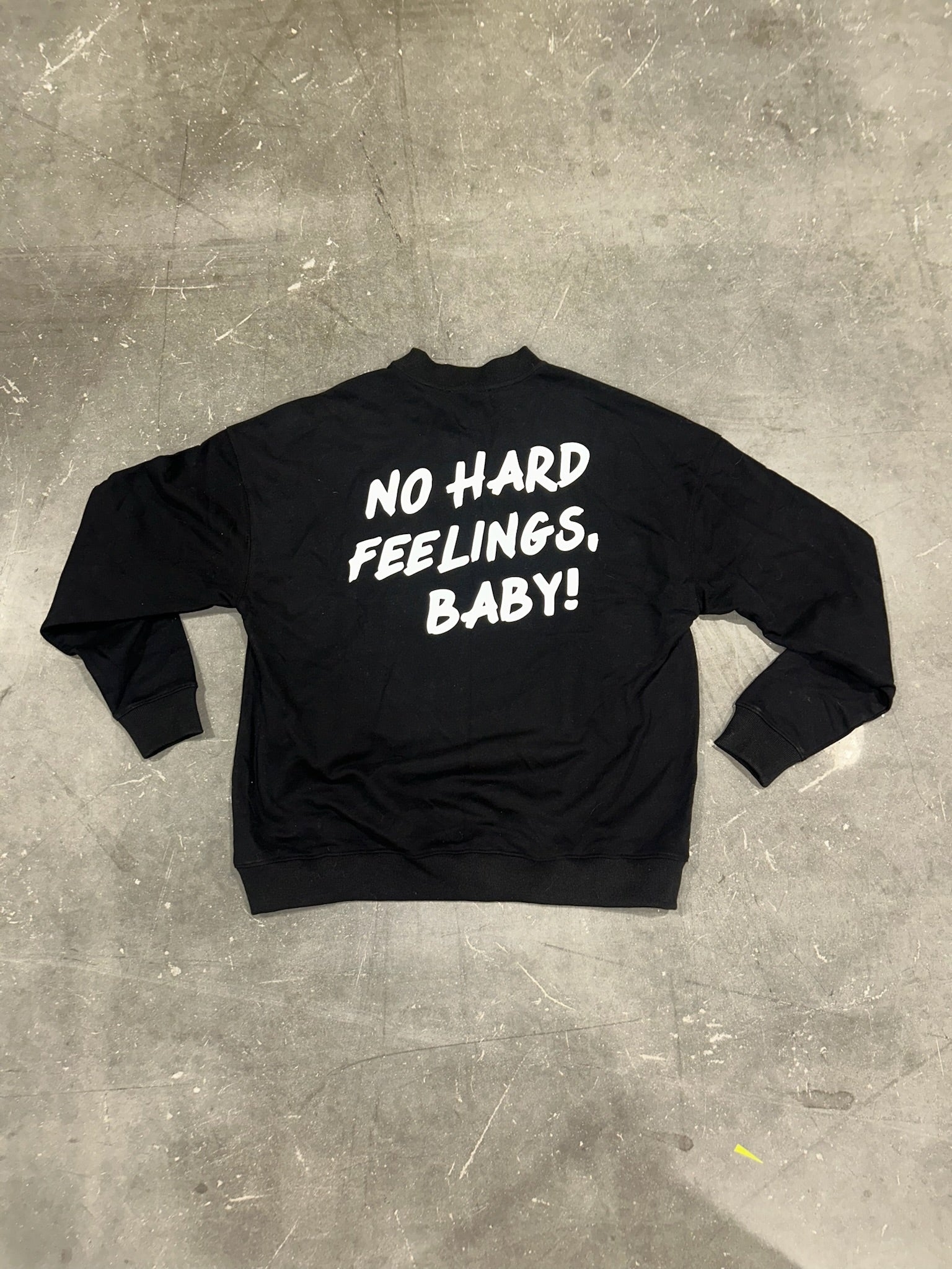 8 Ball No Hard Feelings Crew (Size XL) | VIP Warehouse Sale