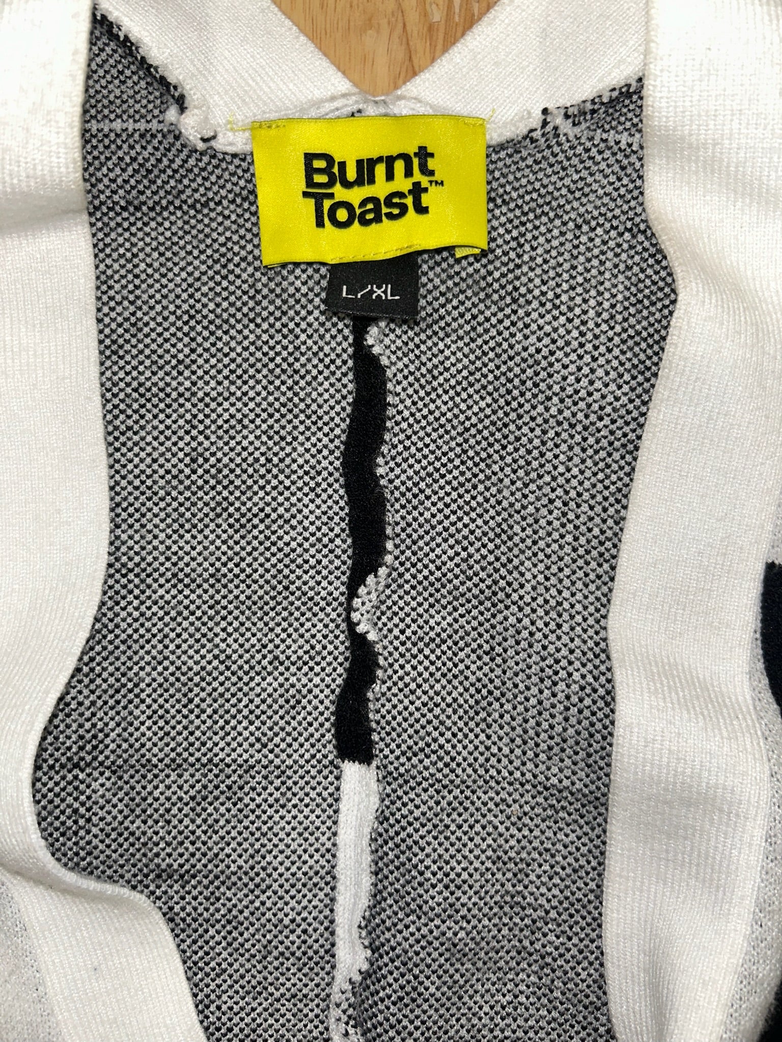 DEFECTIVE POCKET Checkered Cardigan (Size L/XL) | VIP Warehouse Sale