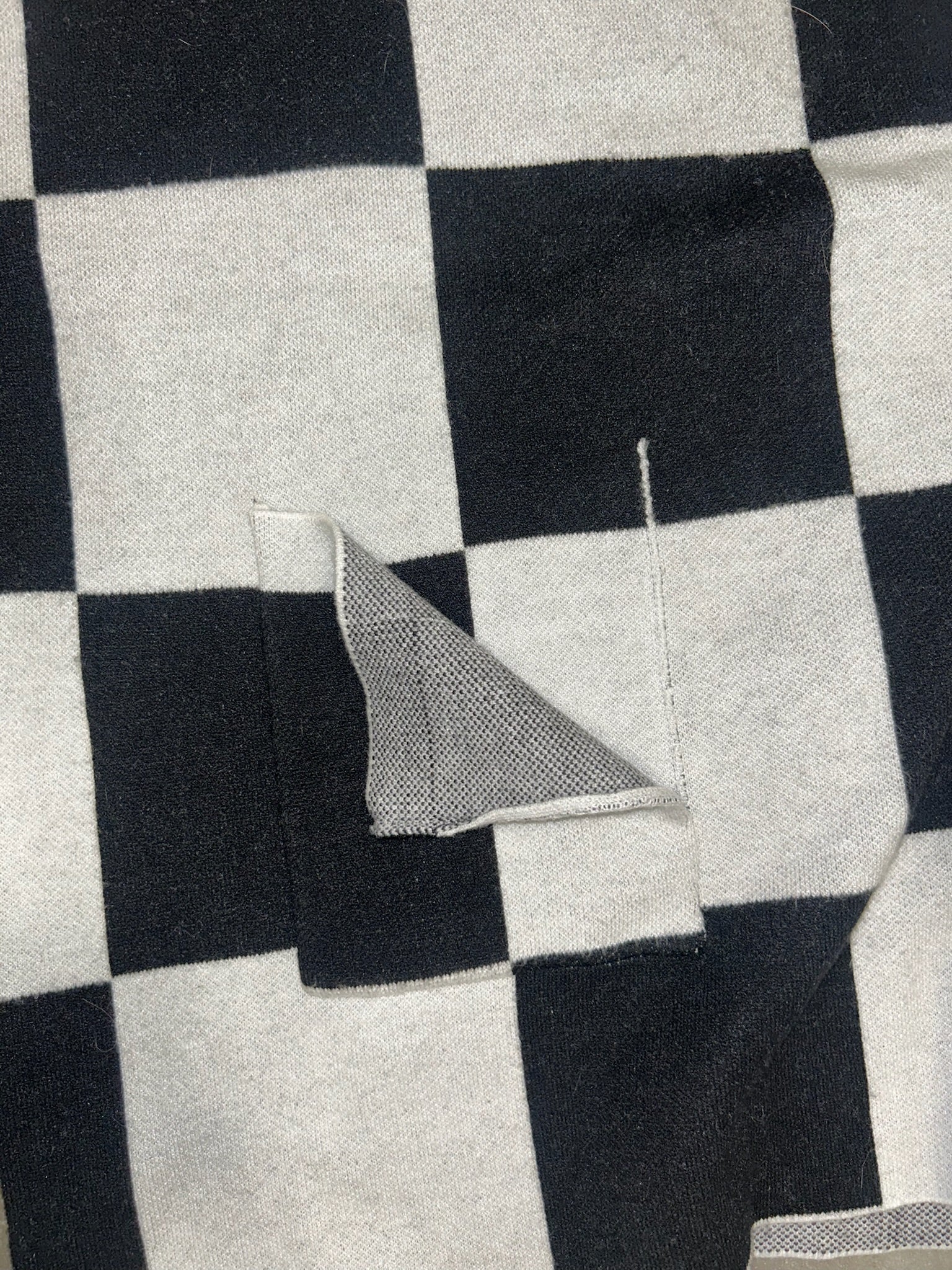 DEFECTIVE POCKET Checkered Cardigan (Size L/XL) | VIP Warehouse Sale