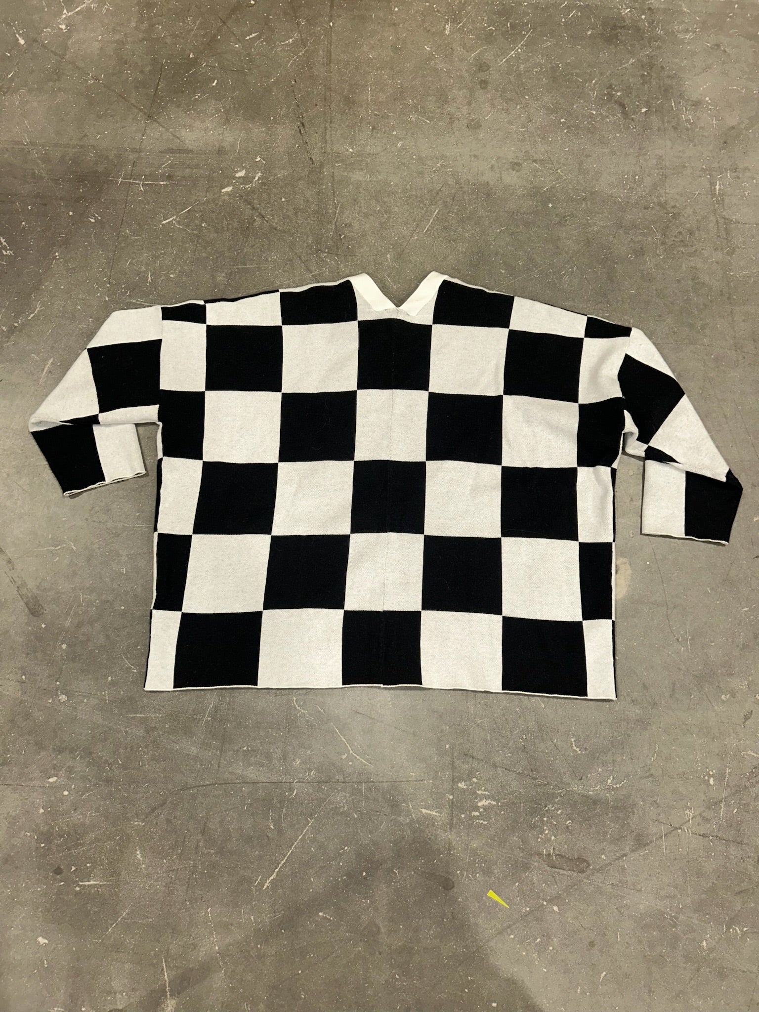 DEFECTIVE POCKET Checkered Cardigan (Size L/XL) | VIP Warehouse Sale