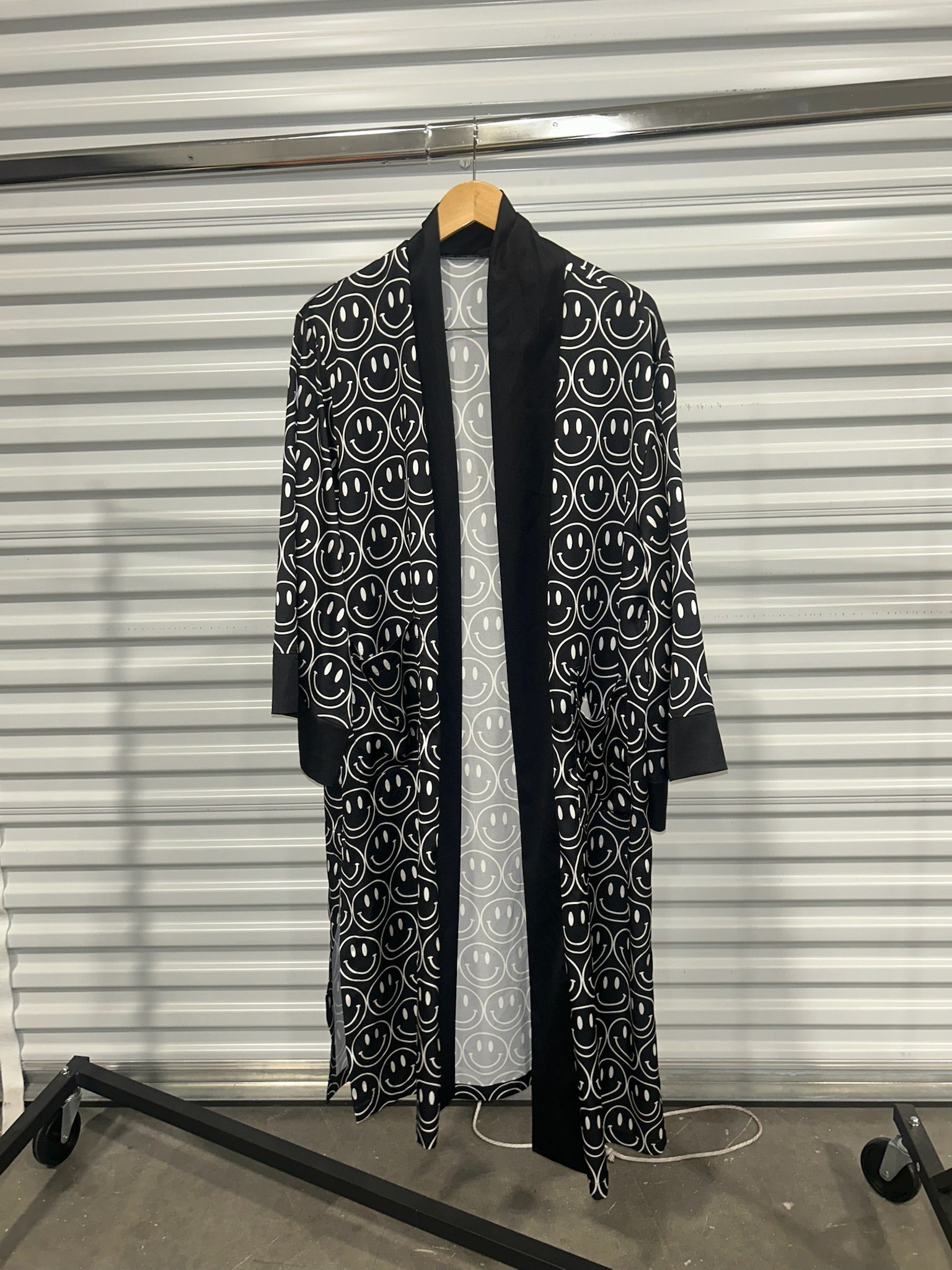 Smiley Duster (Size L/XL) | VIP Warehouse Sale