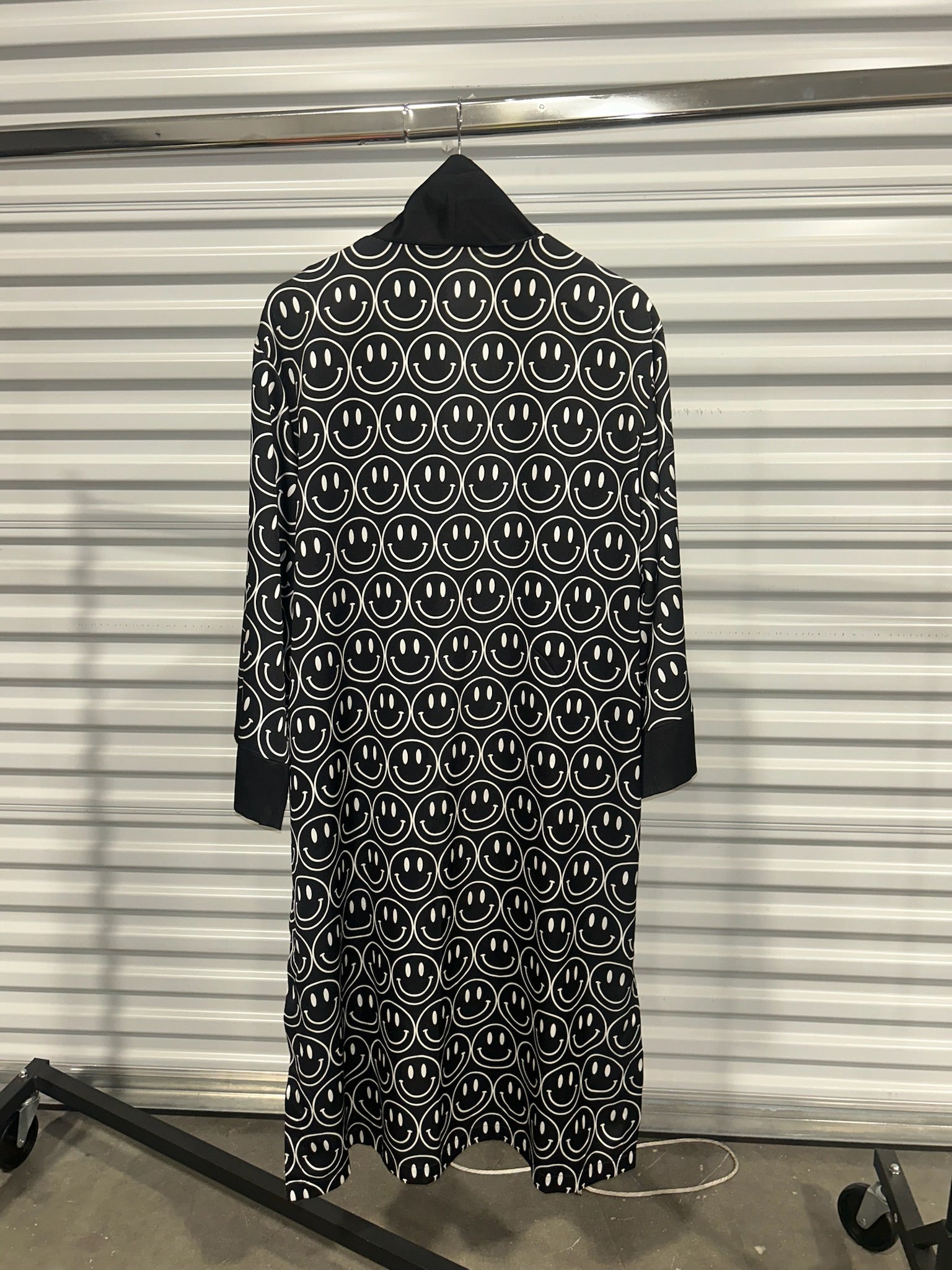 Smiley Duster (Size L/XL) | VIP Warehouse Sale