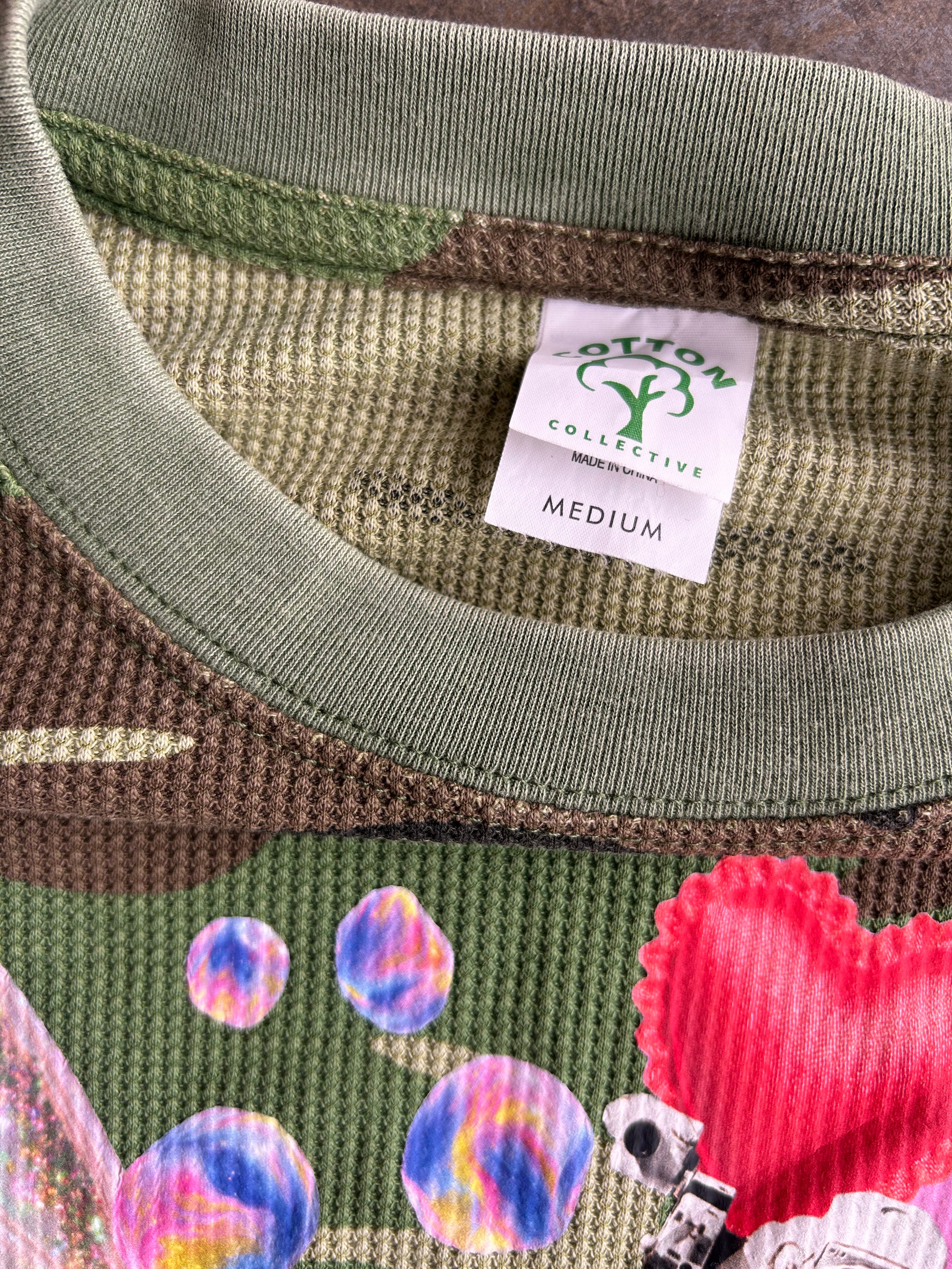 Close up of neckline and M tag 