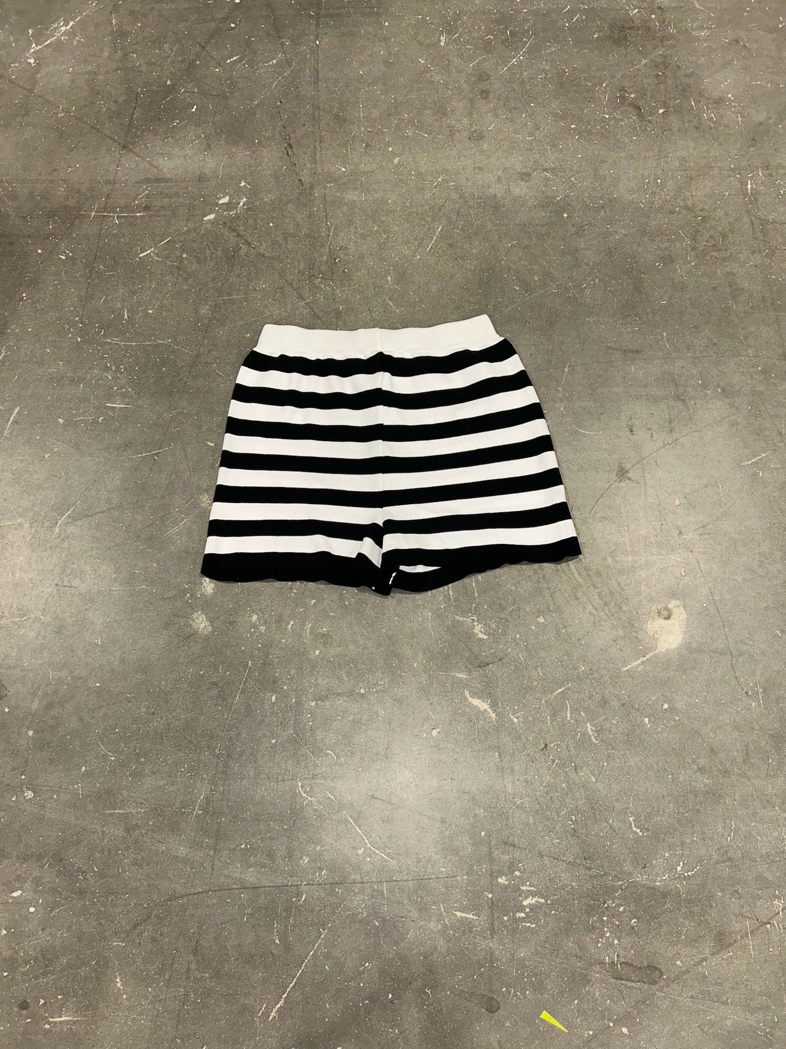 Knit Monochrome Stripe Shorts (Size M/L) | VIP Warehouse Sale