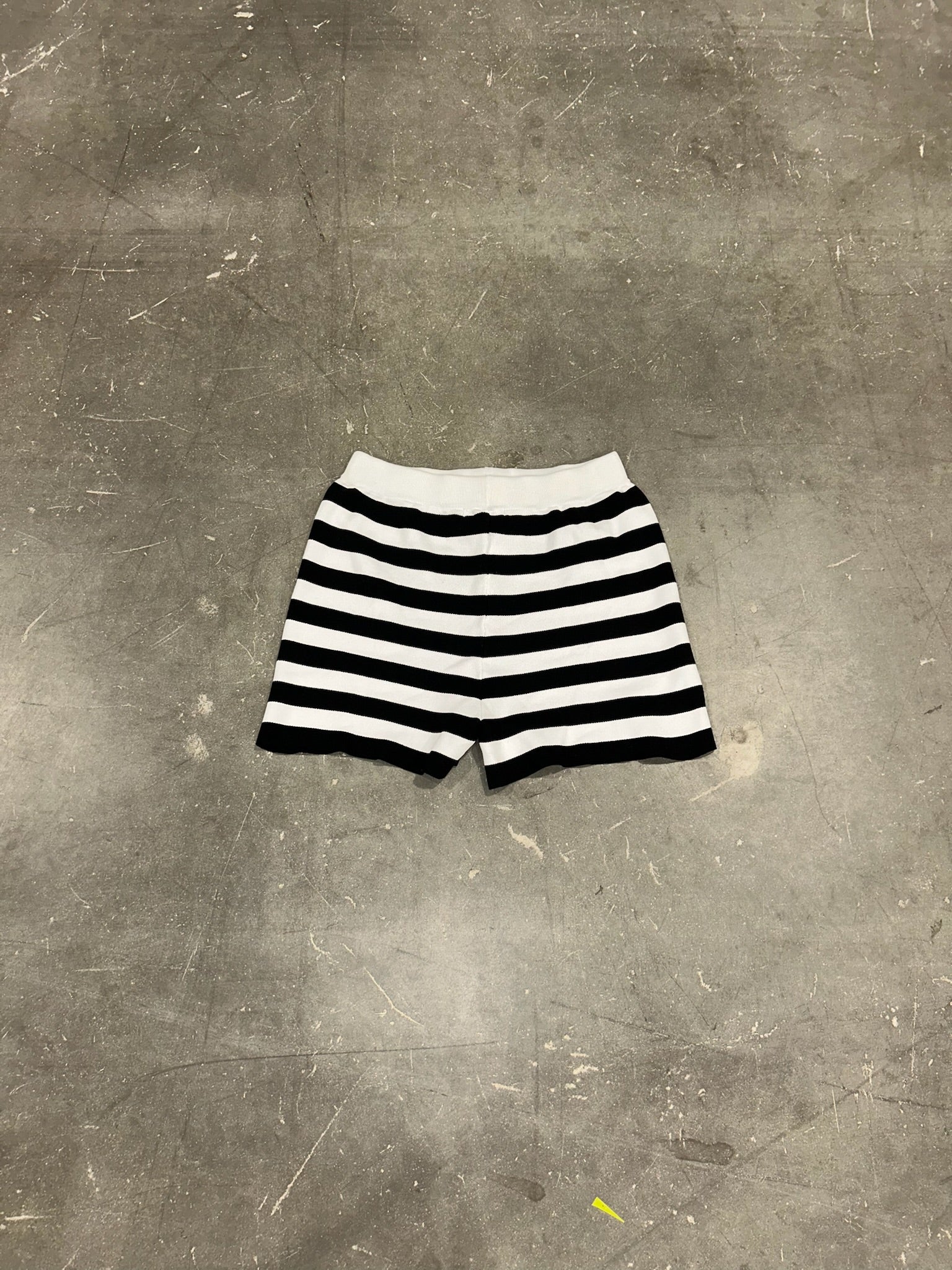 Knit Monochrome Stripe Shorts (Size M/L) | VIP Warehouse Sale
