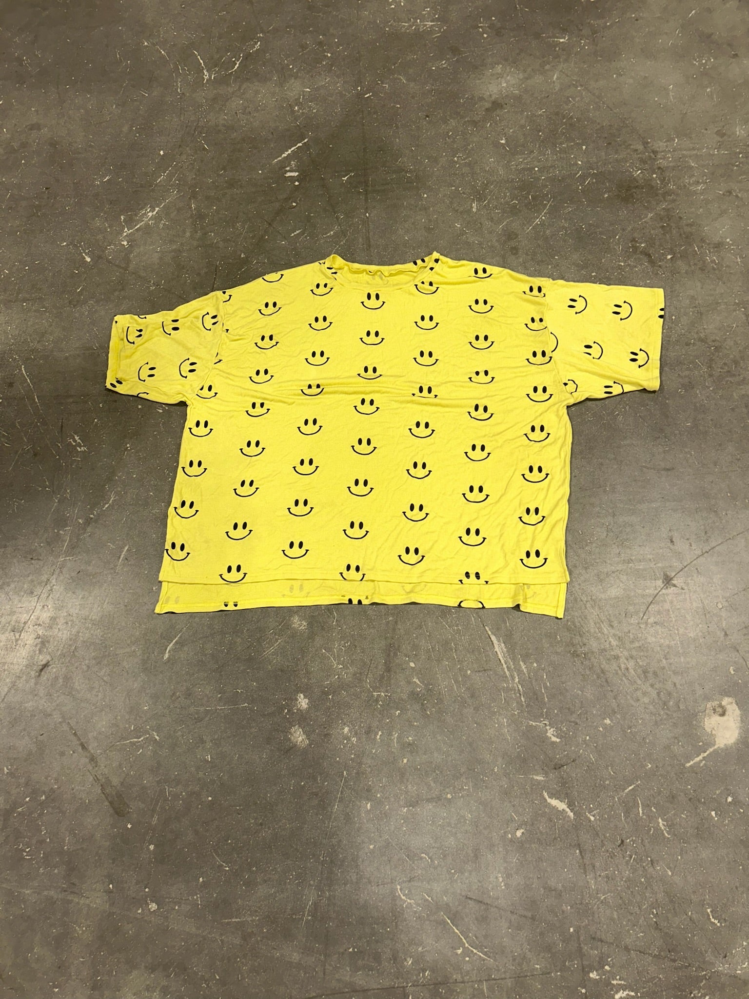 Oversized Smiley TOP ONLY (Size L/XL) | VIP Warehouse Sale