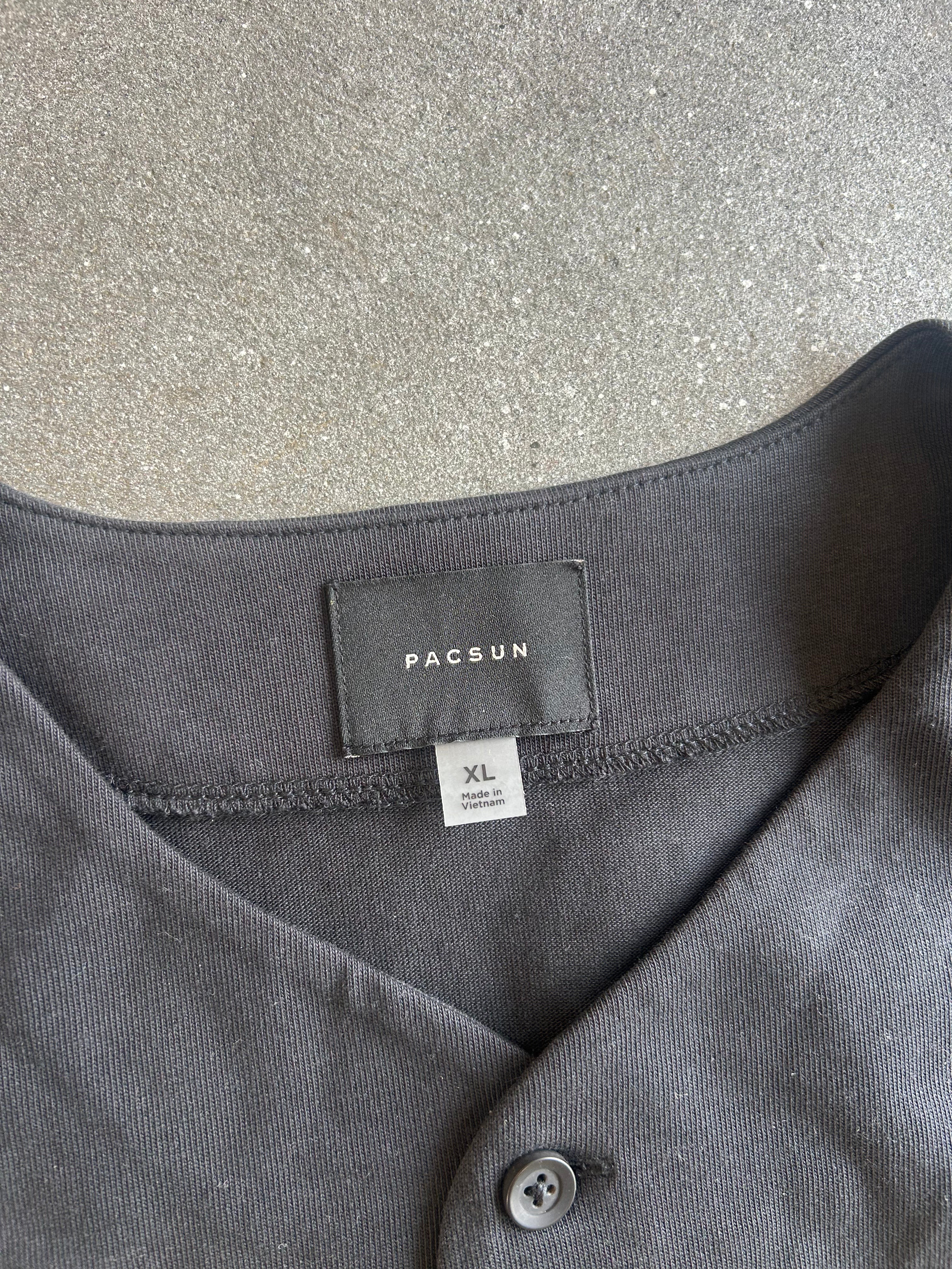Close up of Pacsun XL tag